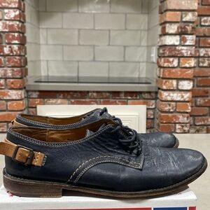 htf rare FRYE black belted oxford shoes womens 9.5